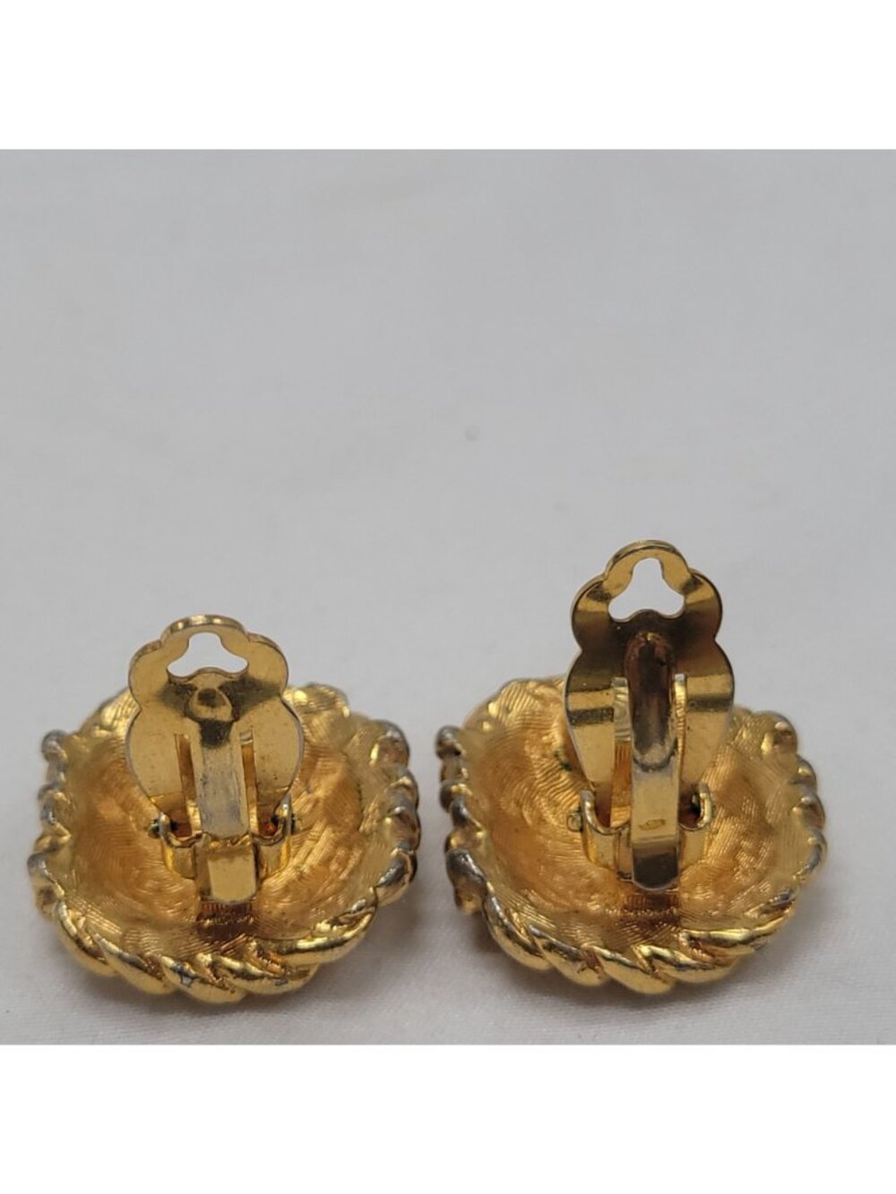 Gold-Tone Woven Clip-On Earrings By AK With Textured Design Vtg Classic Style 1" - Picture 12 of 15